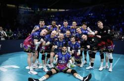 开云官网-佩鲁贾球员备赛全力，秋季联赛备战