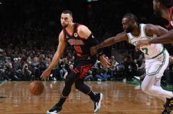 开云体育-公牛逆转爵士，拉文绝杀关键球