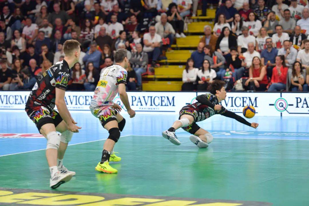 佩鲁贾球员备赛全力，秋季联赛备战