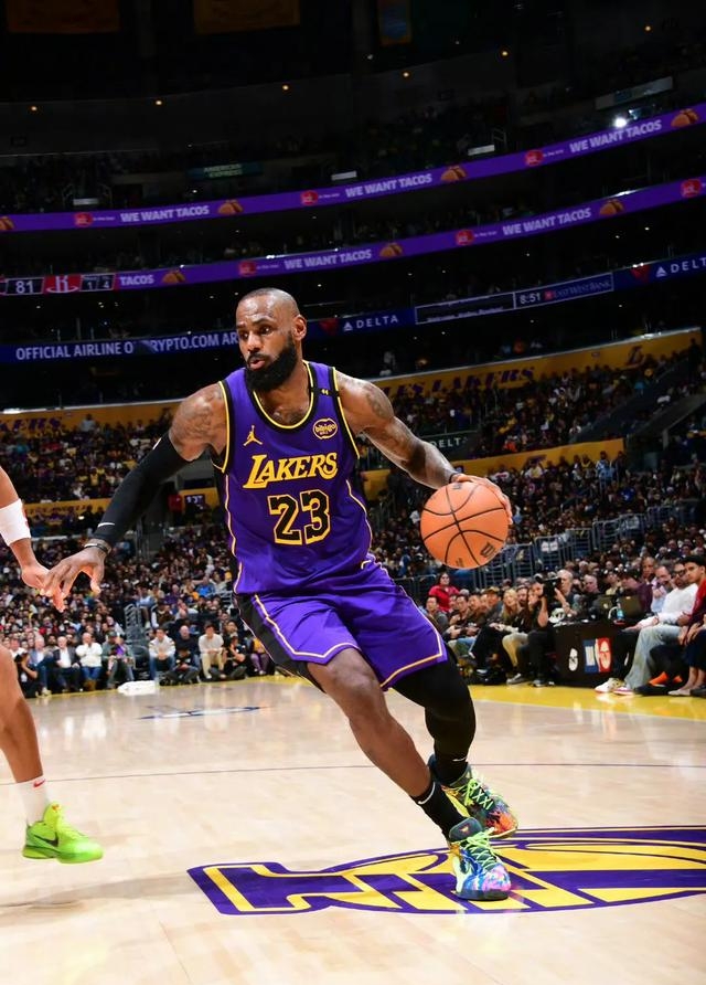 火箭客场力克湖人，取得五连胜