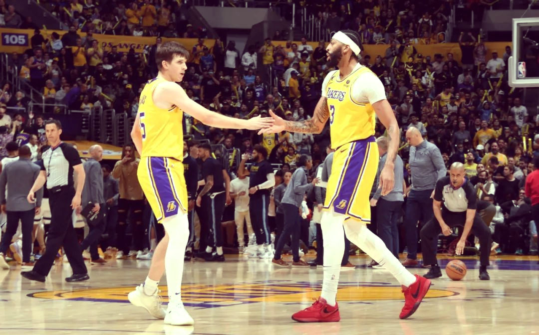 湖人逆转灰熊，继续稳居榜首