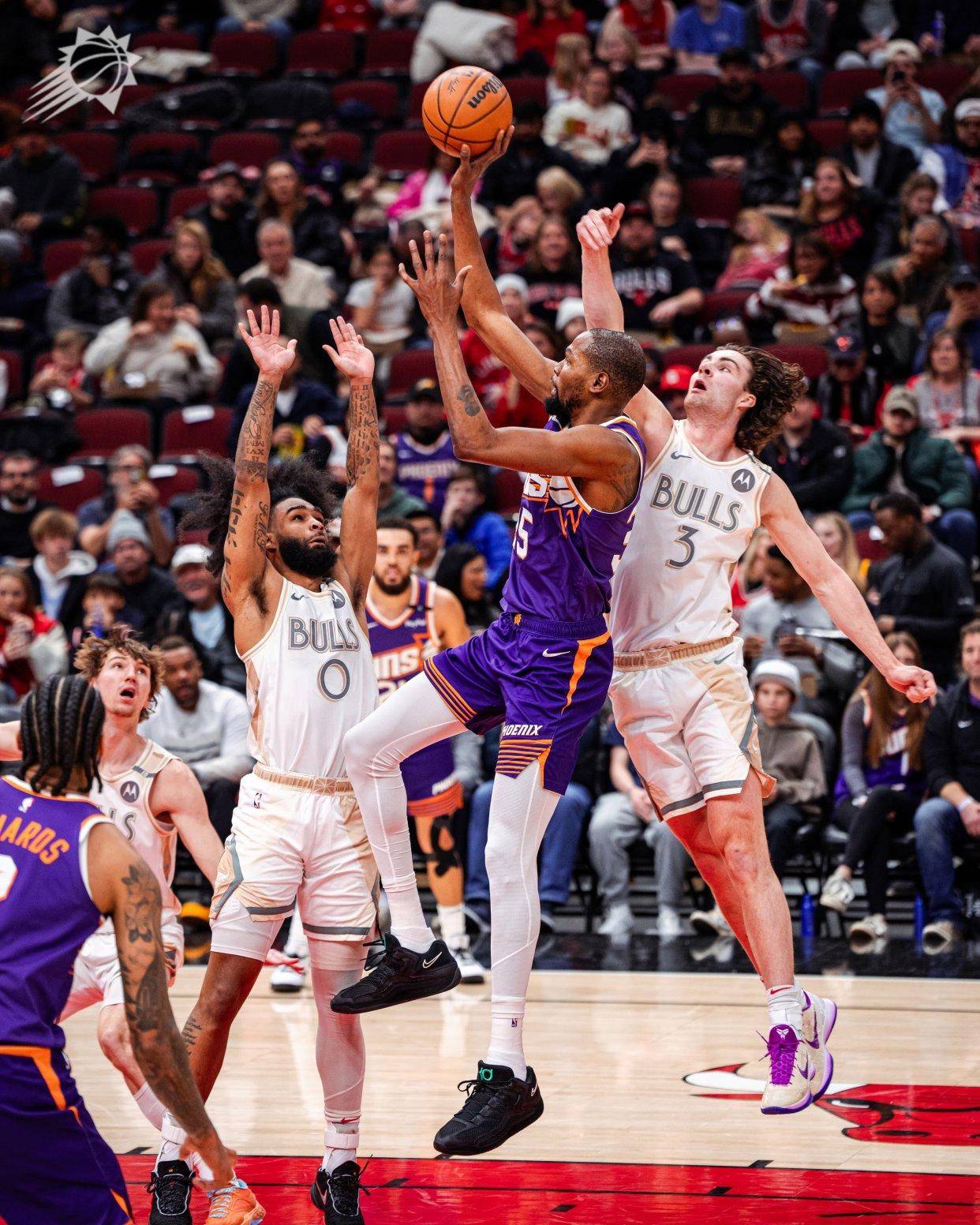 太阳惨败马刺，布克独砍37分仍不敌